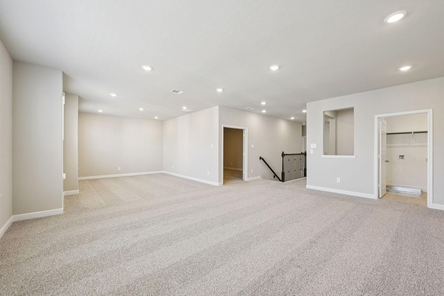 Spacious, unfurnished interior of a new home in Kemah Crossing - Luxe Series, Kemah (Image 39).