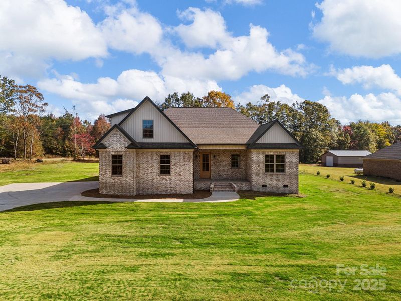 Front exterior of a new home in , Chesnee, SC, highlighting curb appeal (Image 15). Front exterior of a new home in , Chesnee, SC, highlighting curb appeal (Image 15).