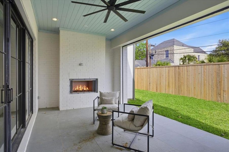 Exterior details and patio area of a home in , Dallas (Image 3).