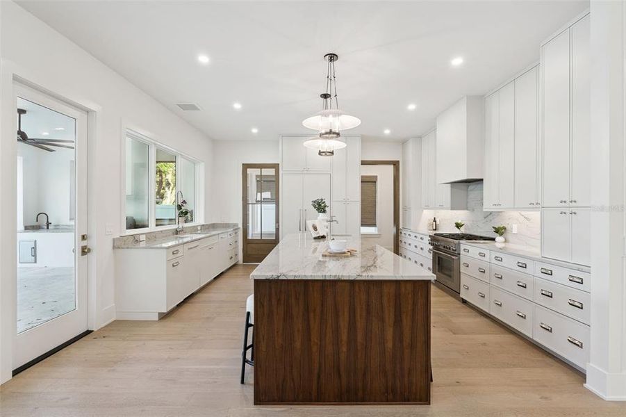Furnished interior view inside a new home in , Orlando (Image 39).