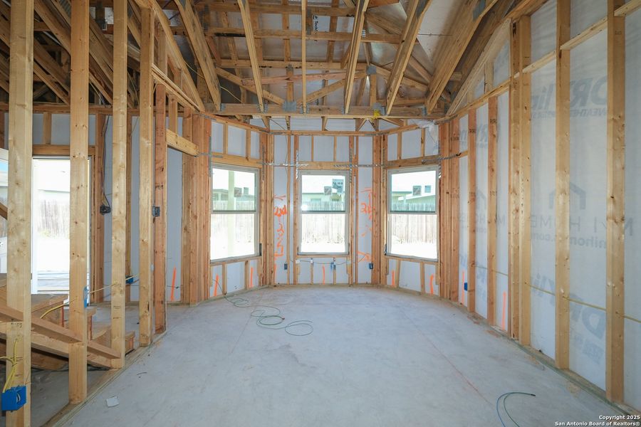 Spacious, unfurnished interior of a new home in Blue Ridge Ranch, San Antonio (Image 17).