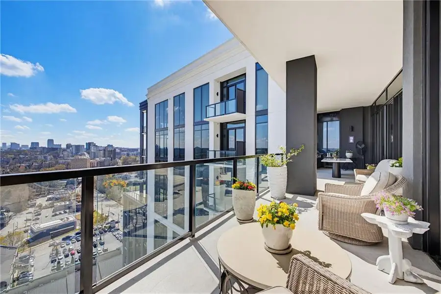 Condo located in Atlanta, GA showcasing its design and architecture (Image 4). Condo located in Atlanta, GA showcasing its design and architecture (Image 4).