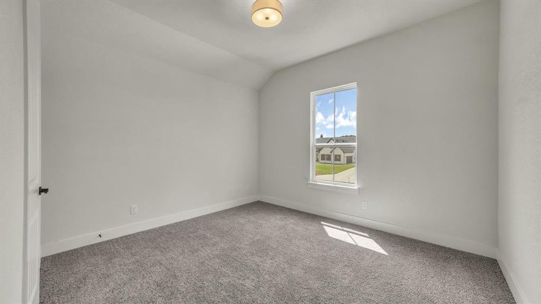 Spacious, unfurnished interior of a new home in Freeman Ranch, Weatherford (Image 27).