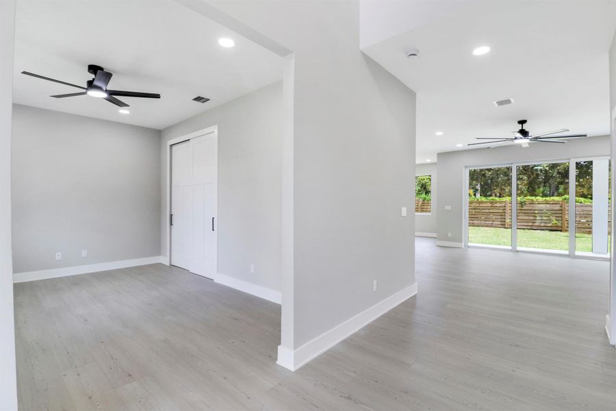 Spacious, unfurnished interior of a new home in , Jensen Beach (Image 40).