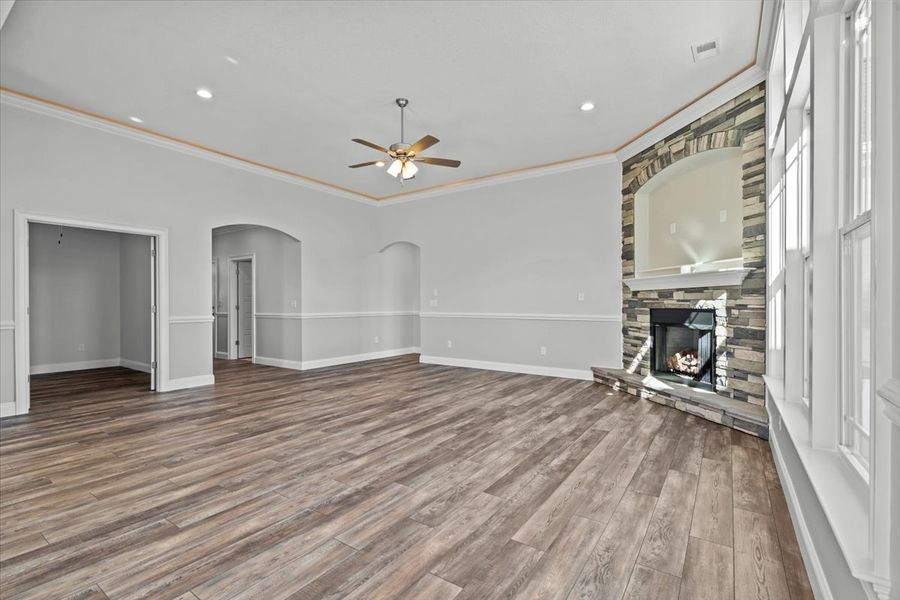Representative unfurnished interior of a home built from the Roosevelt by Enchanted Homes in Guadalupe Heights, Seguin (Image 16).