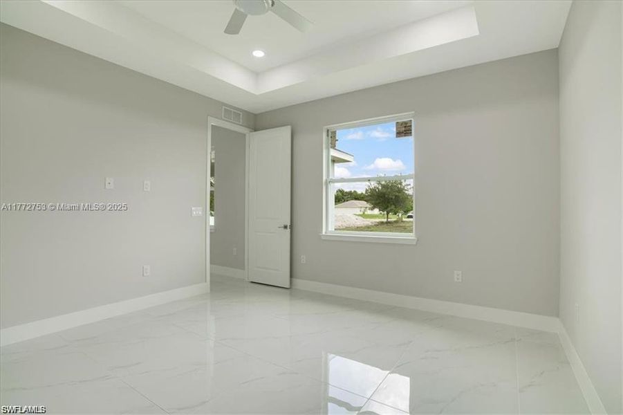 Spacious, unfurnished interior of a new home in , Lehigh Acres (Image 11).