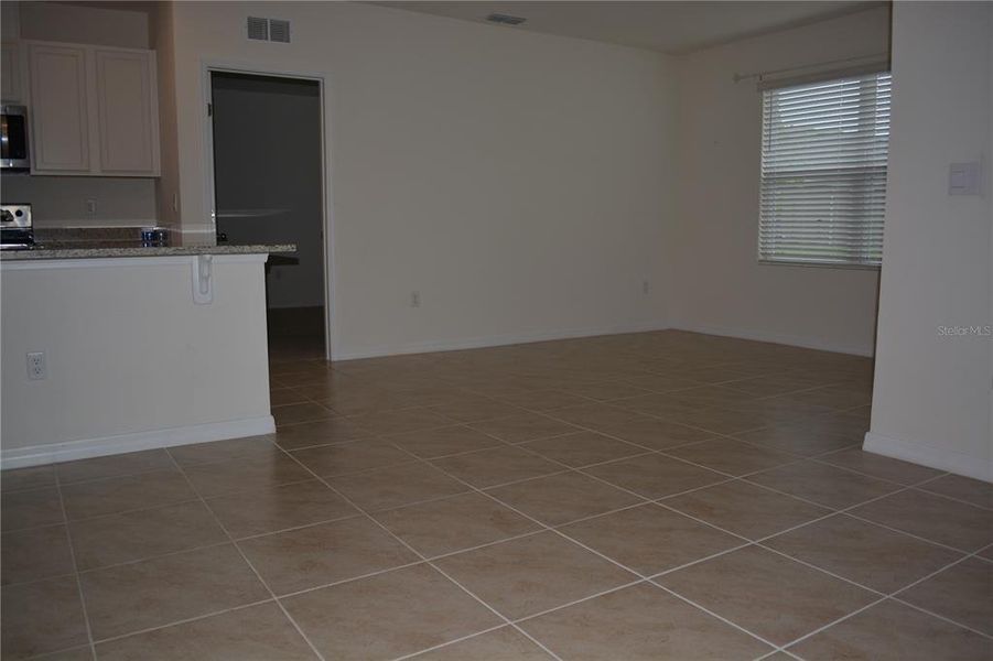 Spacious, unfurnished interior of a new home in , Lakeland (Image 12).