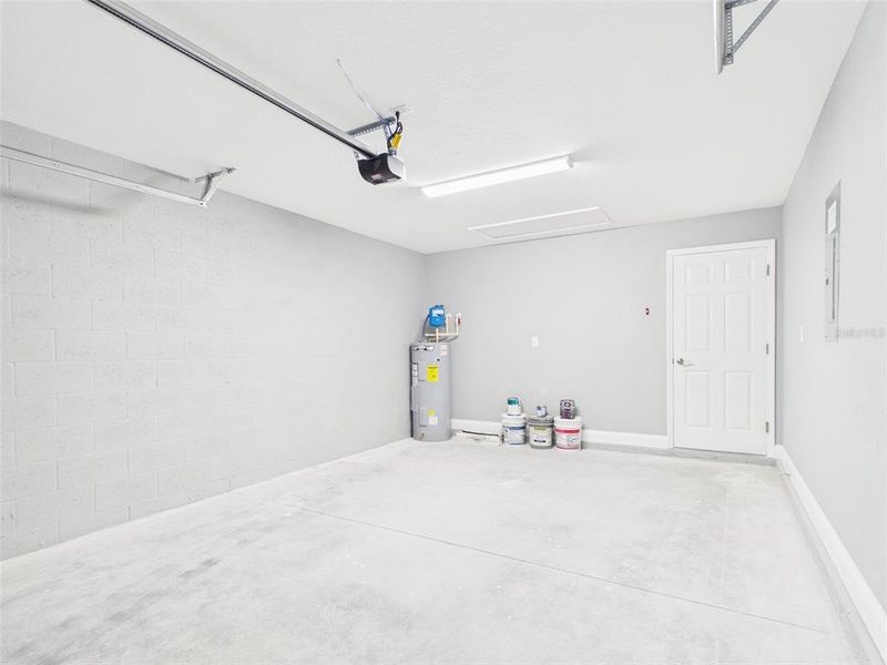 Spacious, unfurnished interior of a new home in , Lakeland (Image 27).