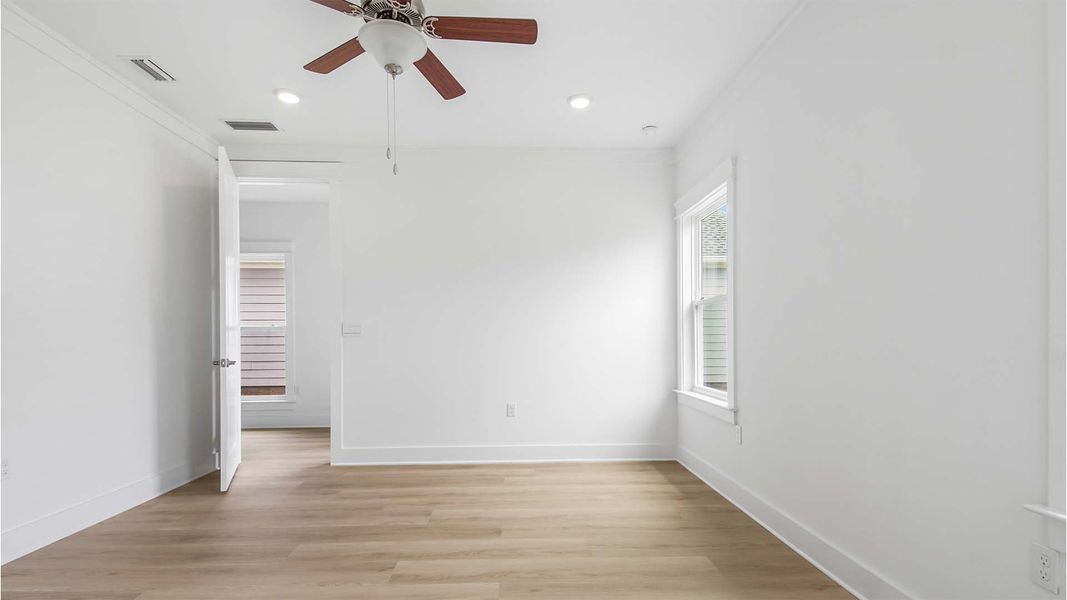 Spacious, unfurnished interior of a new home in Breakfast Point East Phase I, Panama City Beach (Image 18).