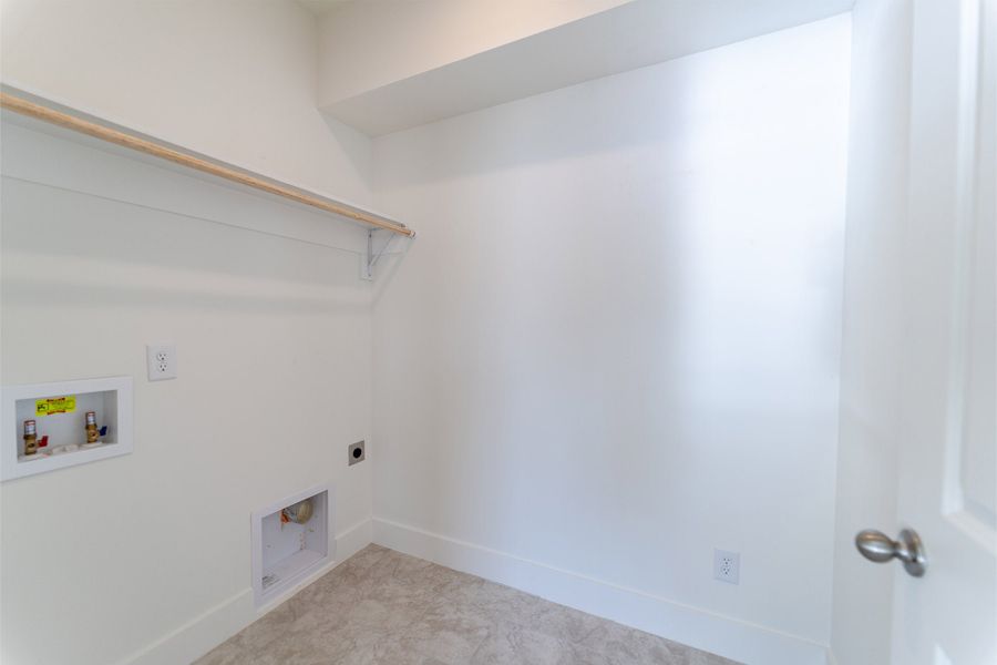 Spacious, unfurnished interior of a new home in Brush Creek, Fairview (Image 41).