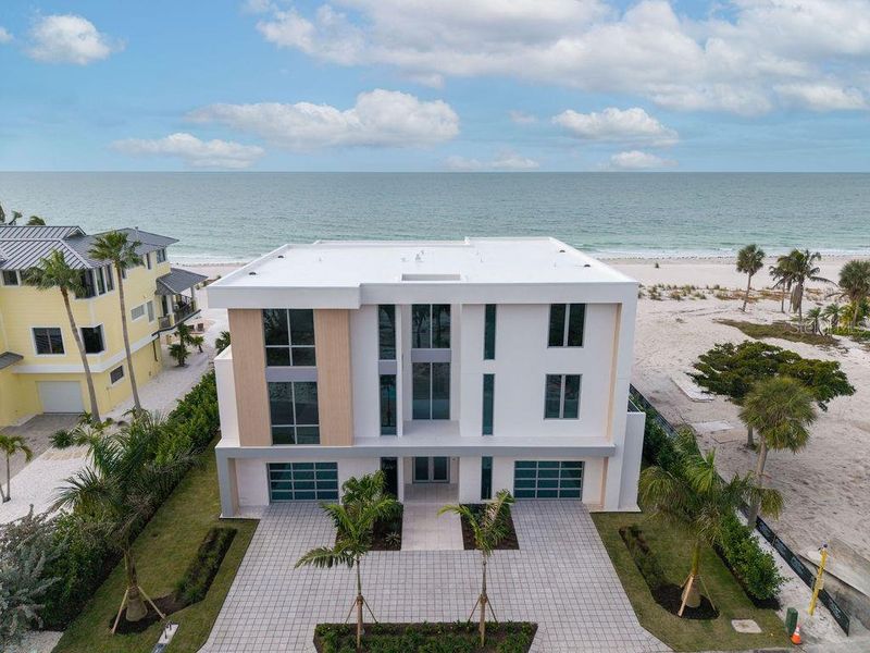 Condo located in Longboat Key, FL showcasing its design and architecture (Image 11).
