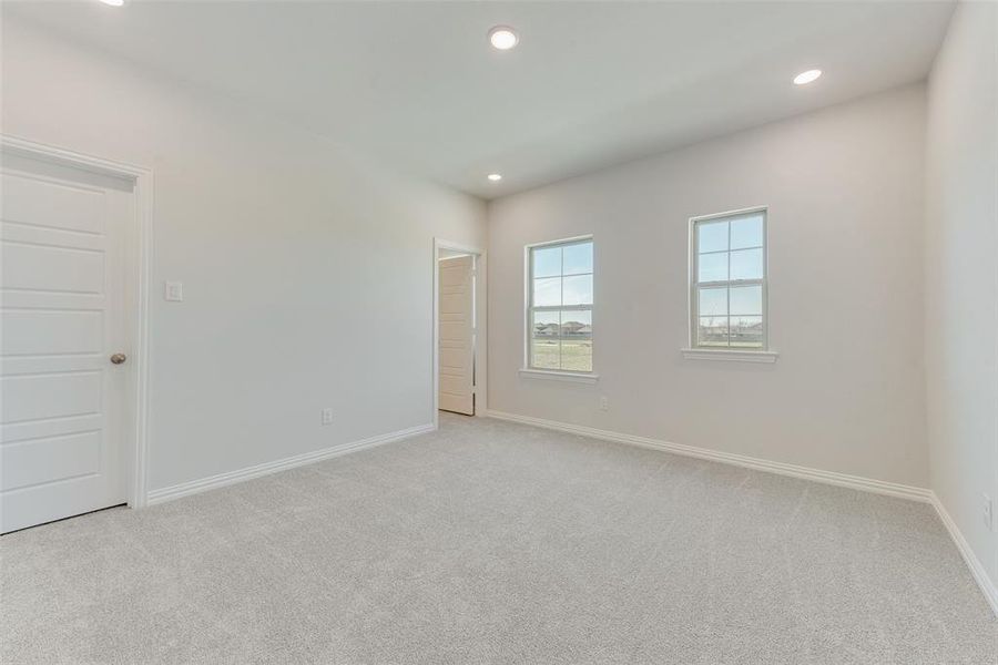 Spacious, unfurnished interior of a new home in Valencia On The Lake, Little Elm (Image 16).