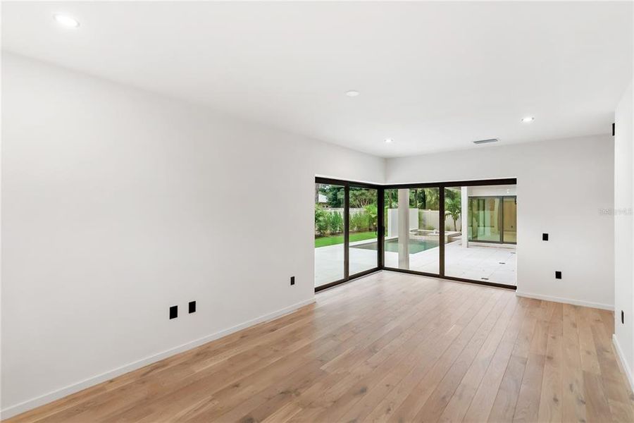 Spacious, unfurnished interior of a new home in , Sarasota (Image 59).