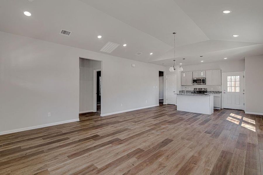 Spacious, unfurnished interior of a new home in , Fort Worth (Image 15).