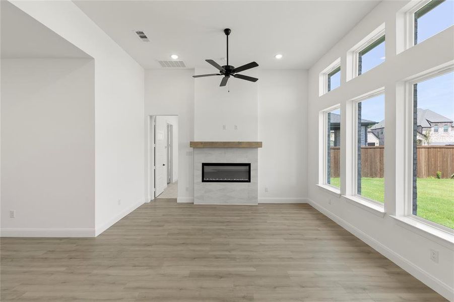 17. 1413 Kirkdale - Family (3)