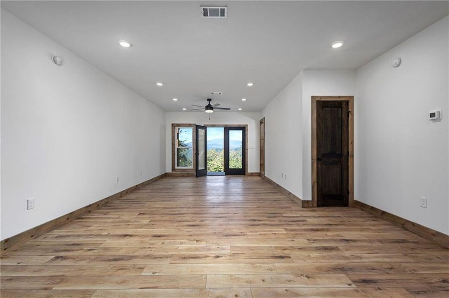 Spacious, unfurnished interior of a new home in , Ellijay (Image 15).