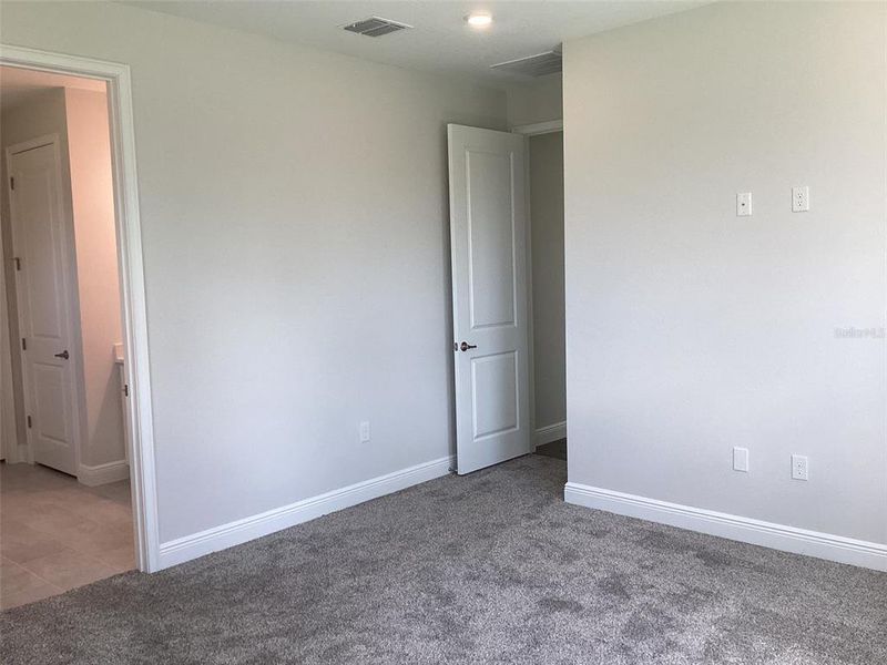 Spacious, unfurnished interior of a new home in , Ocala (Image 32).