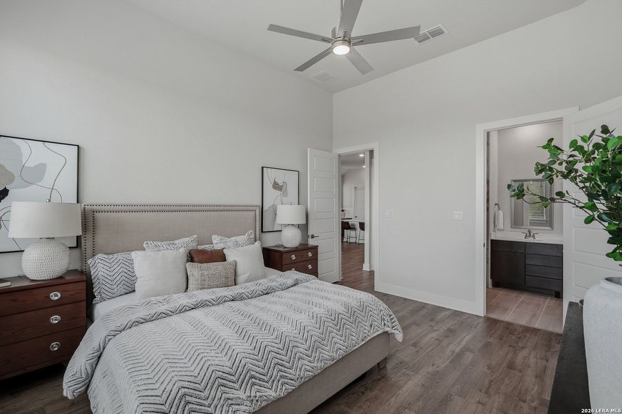 Furnished interior view inside a new home in Esperanza 50's, Boerne (Image 15).