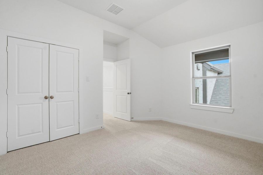 Spacious, unfurnished interior of a new home in Woodforest, Montgomery (Image 19).