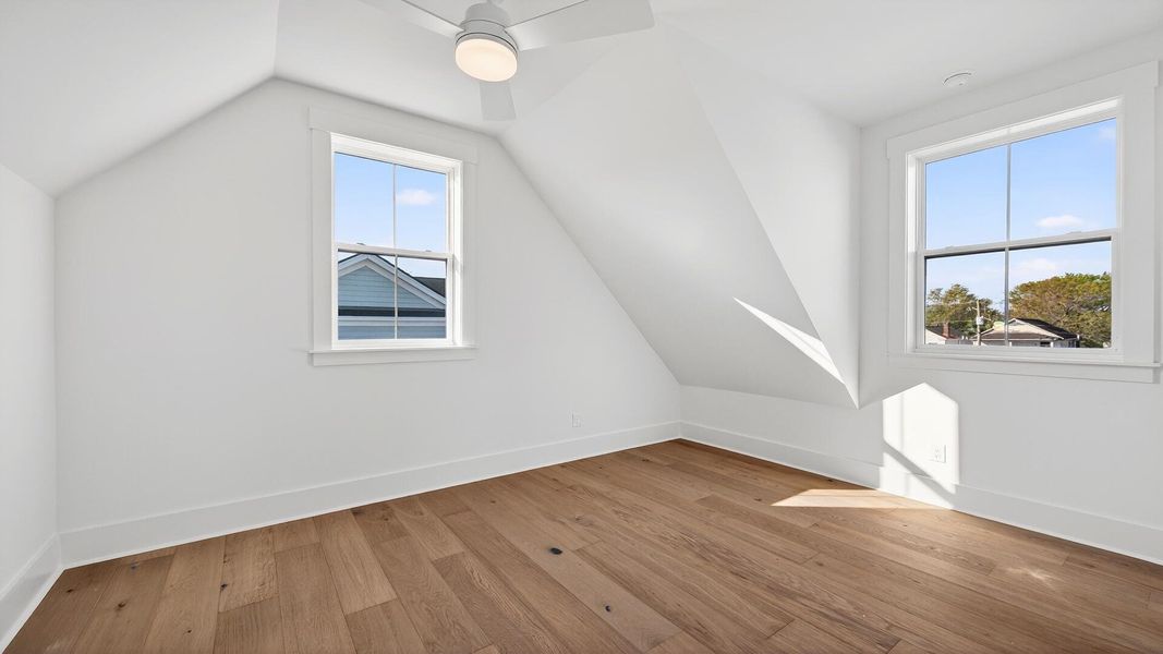 Spacious, unfurnished interior of a new home in Grants Court, Charleston (Image 18).