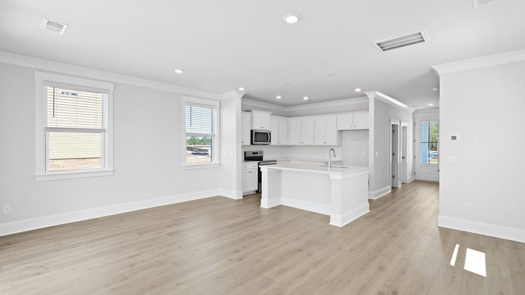 Spacious, unfurnished interior of a new home in Sheep Island, Summerville (Image 16).