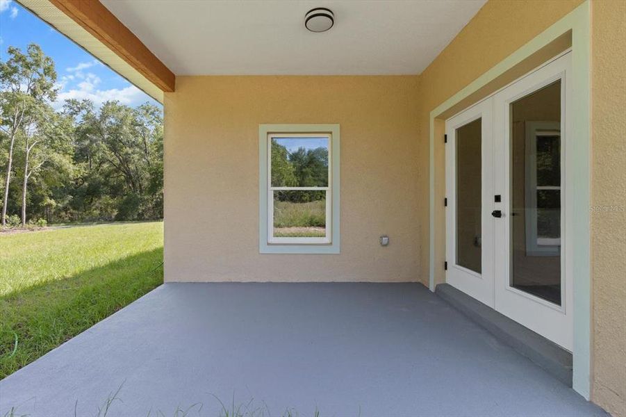 Exterior details and patio area of a home in , Citrus Springs (Image 4).