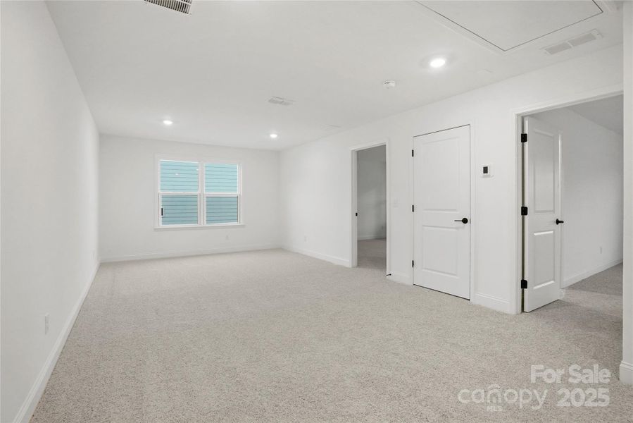 Spacious, unfurnished interior of a new home in Forest Creek, Waxhaw (Image 26).