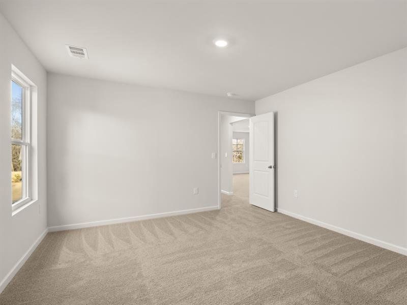 Spacious, unfurnished interior of a new home in Falcon Landing, Gainesville (Image 16).