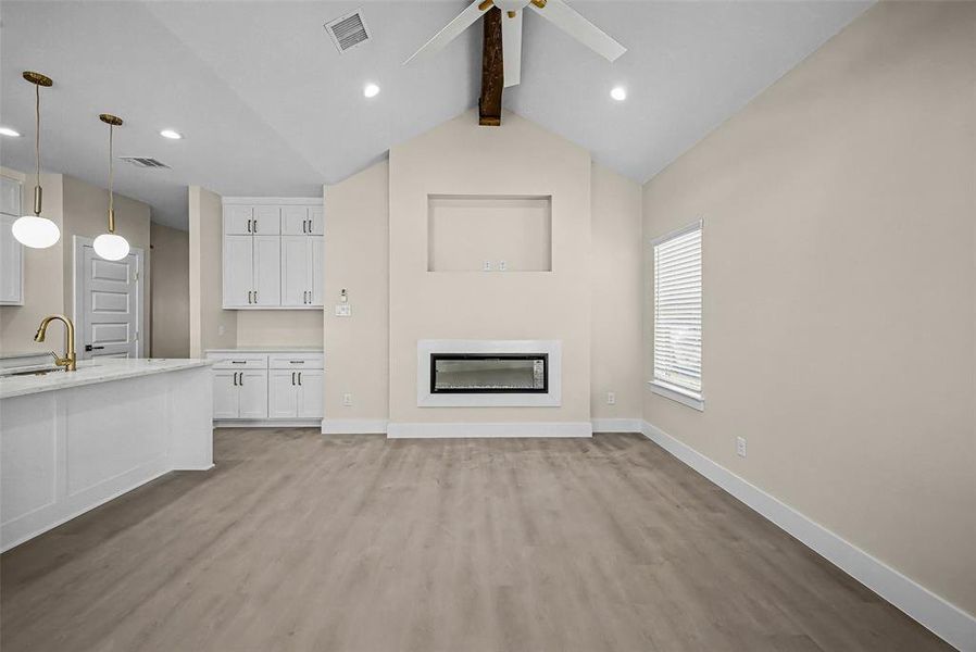 Spacious, unfurnished interior of a new home in , Granbury (Image 30).