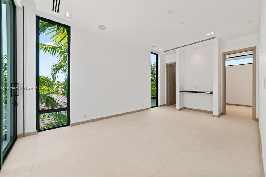 Spacious, unfurnished interior of a new home in , Miami Shores (Image 21).