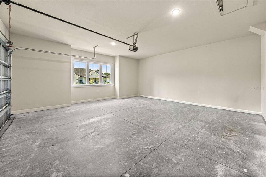 Spacious, unfurnished interior of a new home in , Ocala (Image 35).