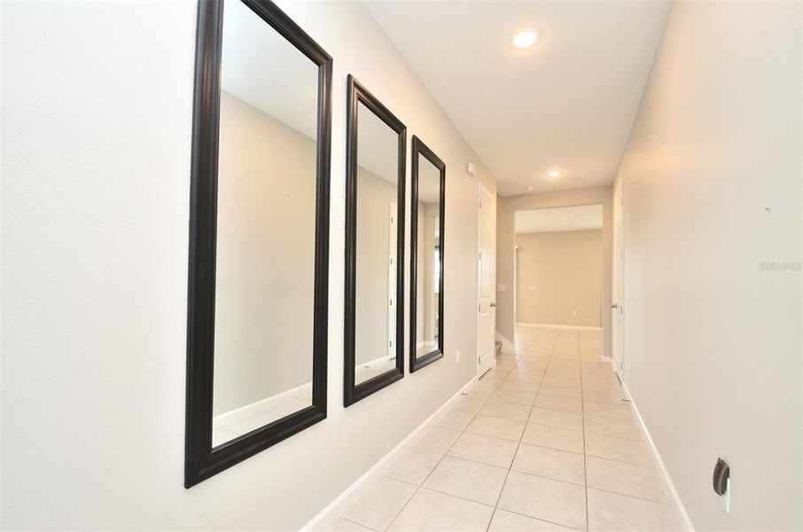 Spacious, unfurnished interior of a new home in Seasons at Eden Hills, Lake Alfred (Image 19).
