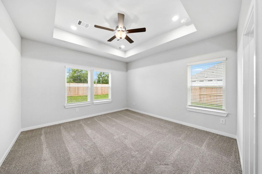 Spacious, unfurnished interior of a new home in Country Creek, Mont Belvieu (Image 16).