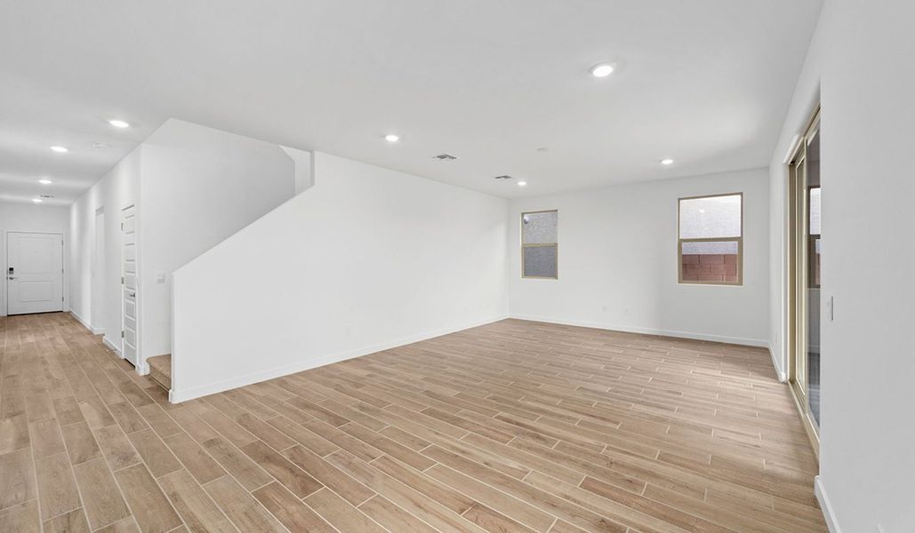 Spacious, unfurnished interior of a new home in The Oasis at Rocking K, Vail (Image 30).