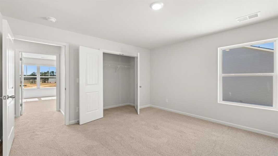 Spacious, unfurnished interior of a new home in Thompson Ridge, Dallas (Image 36).