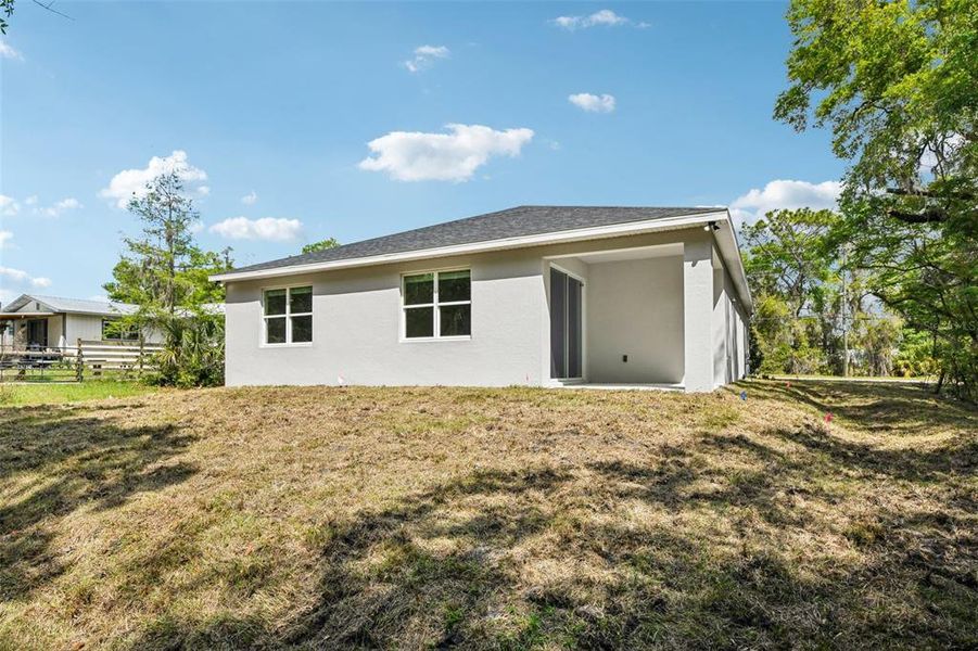Exterior details and patio area of a home in , Deland (Image 19).