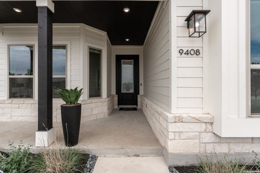 Exterior details and patio area of a home in The Crossvine, Schertz (Image 22).