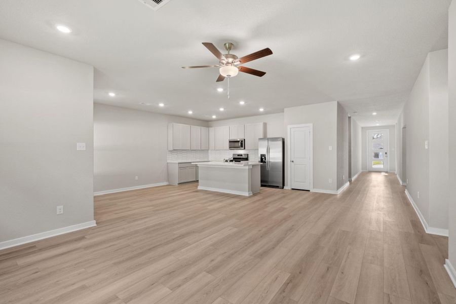 Spacious, unfurnished interior of a new home in , Conroe (Image 20).
