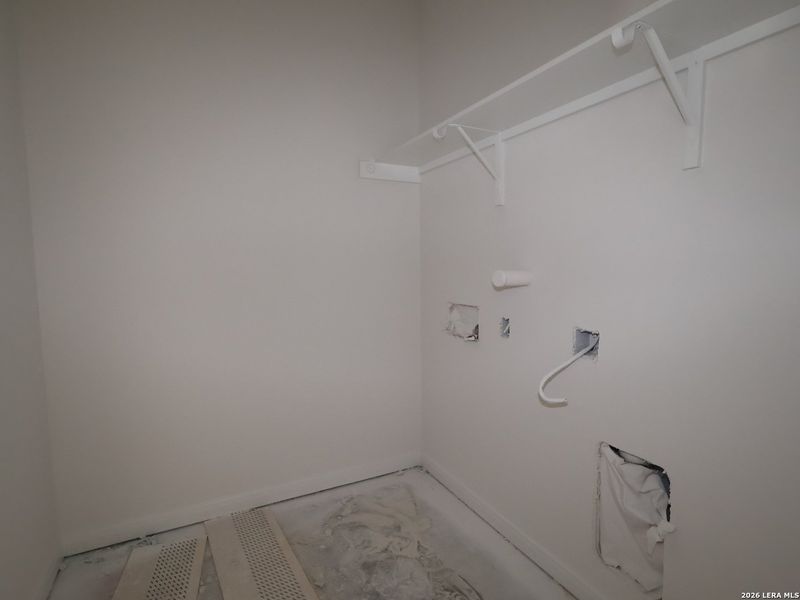 Spacious, unfurnished interior of a new home in Hickory Ridge, Elmendorf (Image 13).