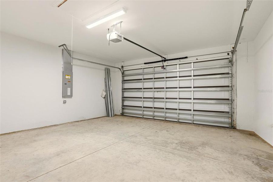 Spacious, unfurnished interior of a new home in , North Port (Image 25).