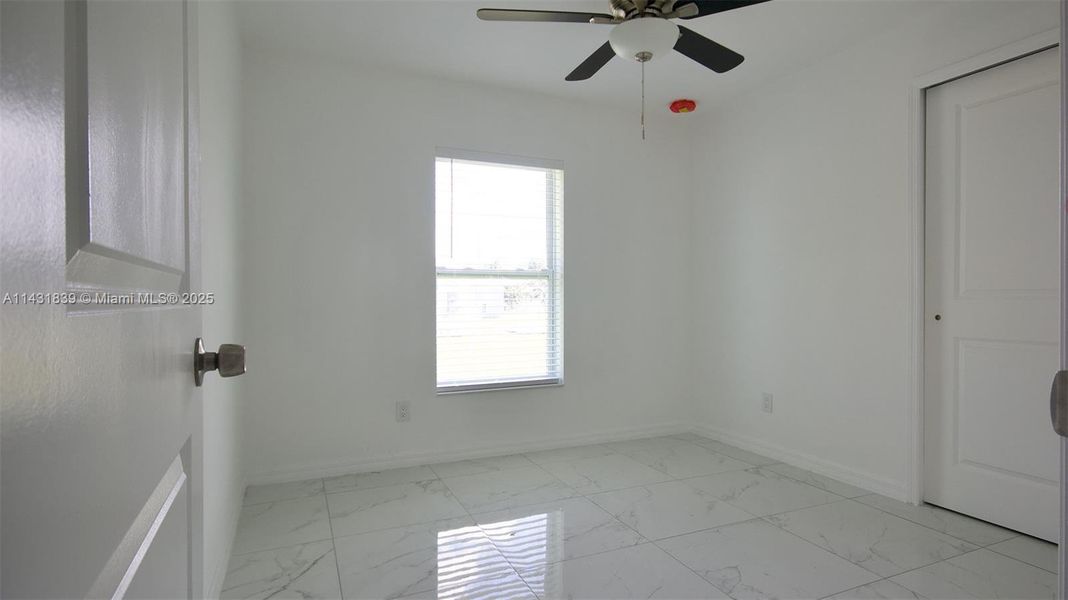 Spacious, unfurnished interior of a new home in , Fort Myers (Image 25).