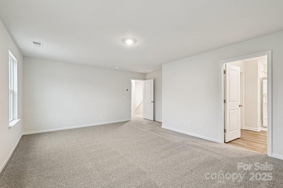 Spacious, unfurnished interior of a new home in Laurelbrook, Sherrills Ford (Image 16).