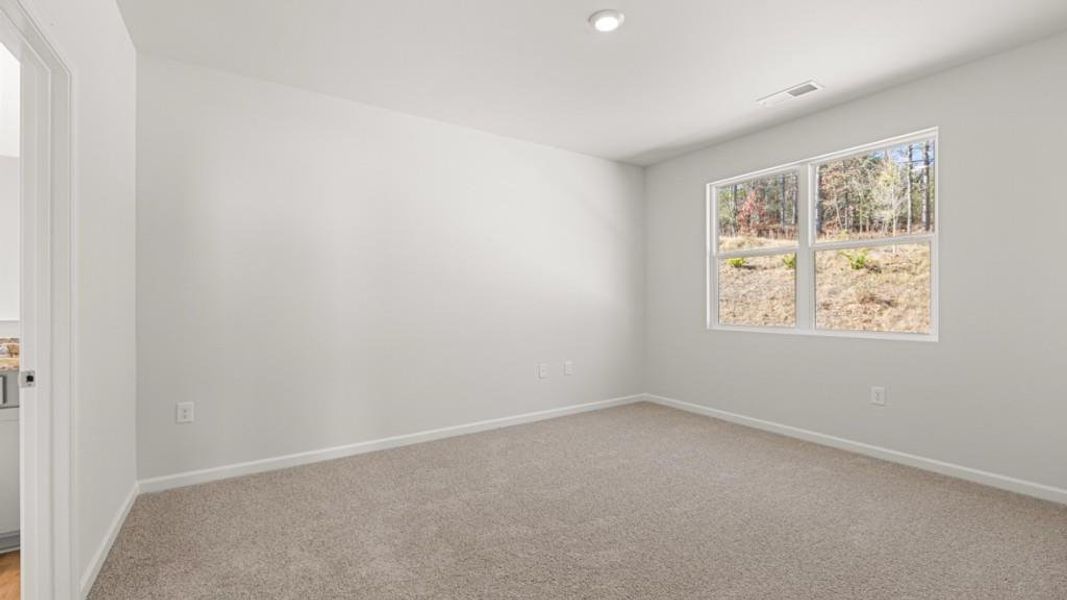 Spacious, unfurnished interior of a new home in , Gainesville (Image 18).