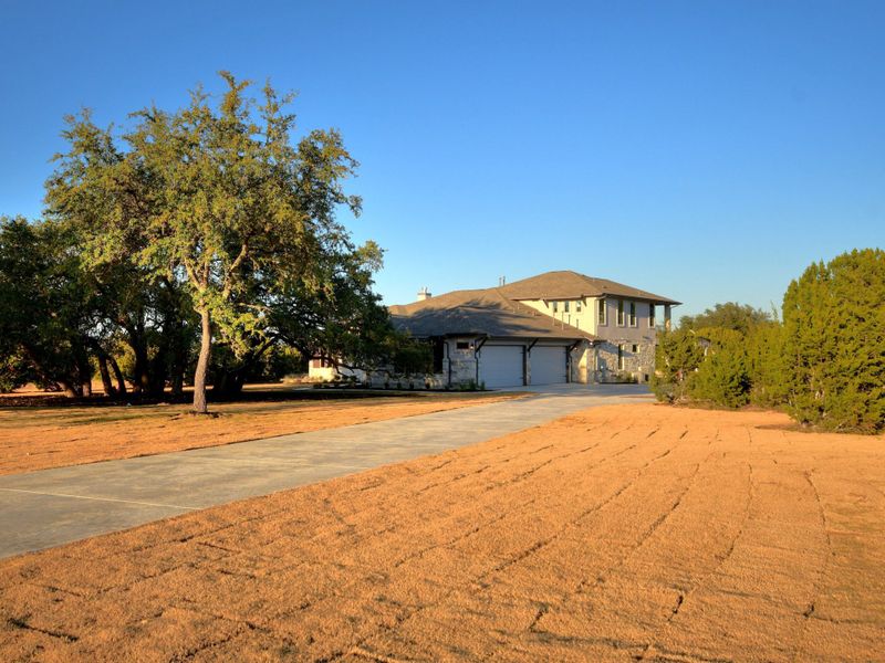 Image 188 representing the Santa Barbara II by Giddens Homes in Scofield Farms Estates, Georgetown, TX.