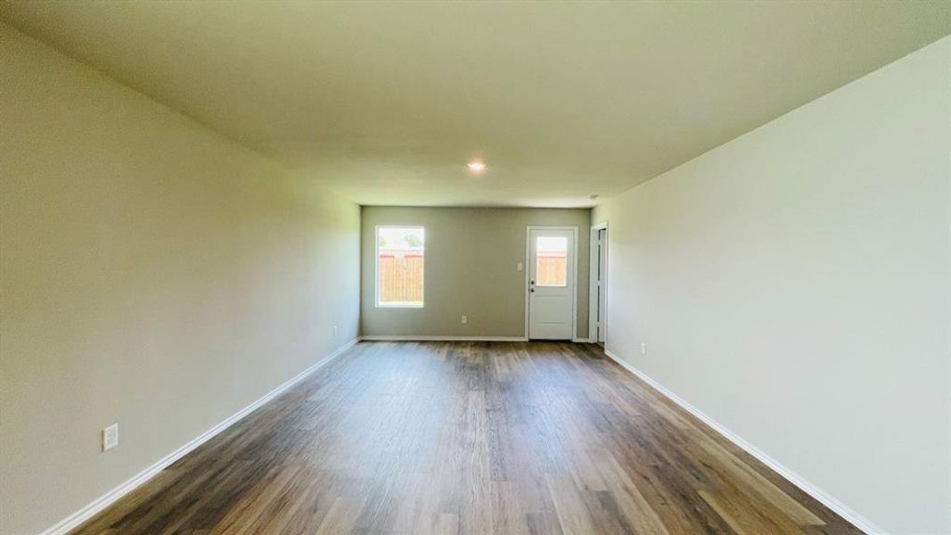 Spacious, unfurnished interior of a new home in Sunnycreek, Fort Worth (Image 14).