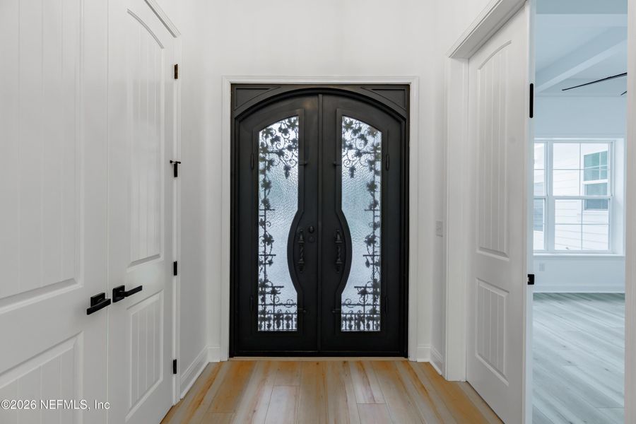 Spacious, unfurnished interior of a new home in , Jacksonville (Image 18).