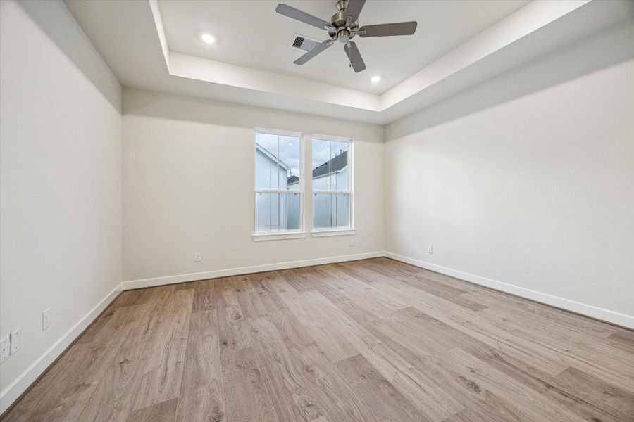 Large primary bedroom.