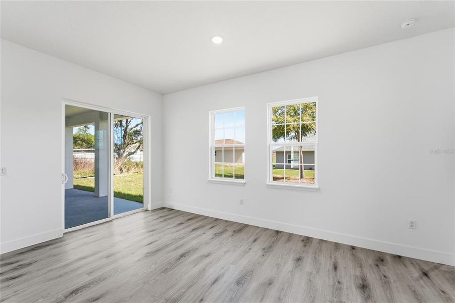 Spacious, unfurnished interior of a new home in , Ocala (Image 18).