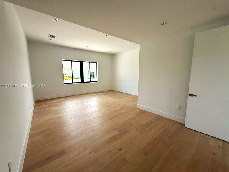 Spacious, unfurnished interior of a new home in , Weston (Image 12).