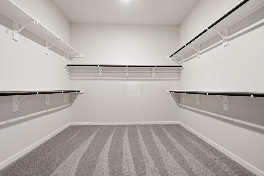 Spacious, unfurnished interior of a new home in Sunterra Lakes, Brookshire (Image 12).